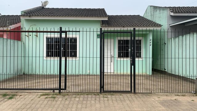 CASA COM AMPLO ESPAÇO