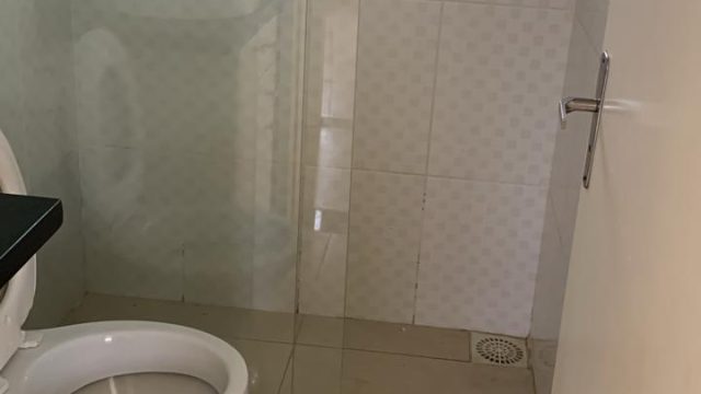 CASA COM AMPLO ESPAÇO