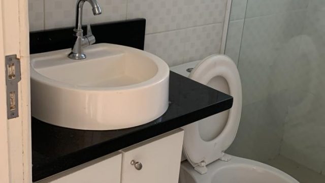 CASA COM AMPLO ESPAÇO