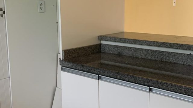CASA COM AMPLO ESPAÇO