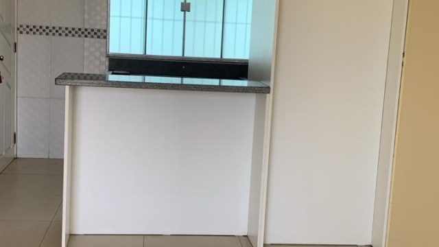 CASA COM AMPLO ESPAÇO
