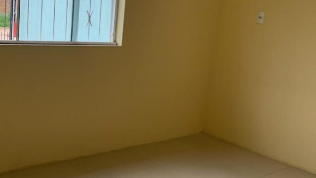 CASA COM AMPLO ESPAÇO