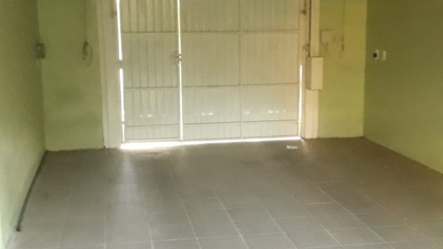 CASA COM AMPLO ESPAÇO