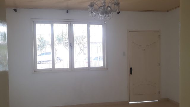 CASA COM AMPLO ESPAÇO