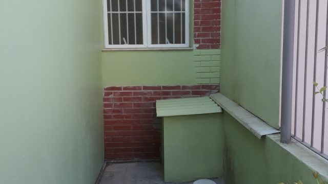 CASA COM AMPLO ESPAÇO