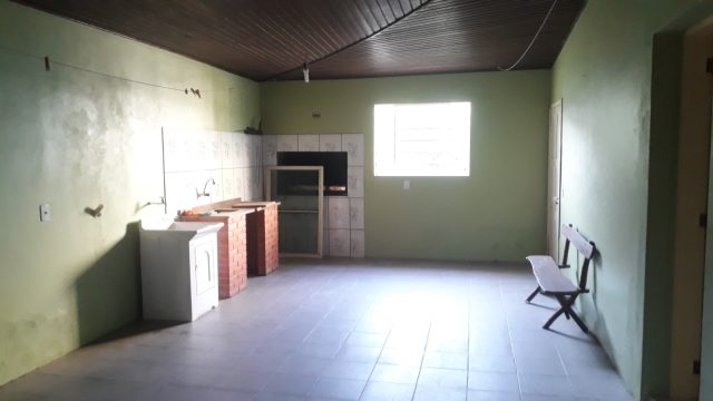 CASA COM AMPLO ESPAÇO